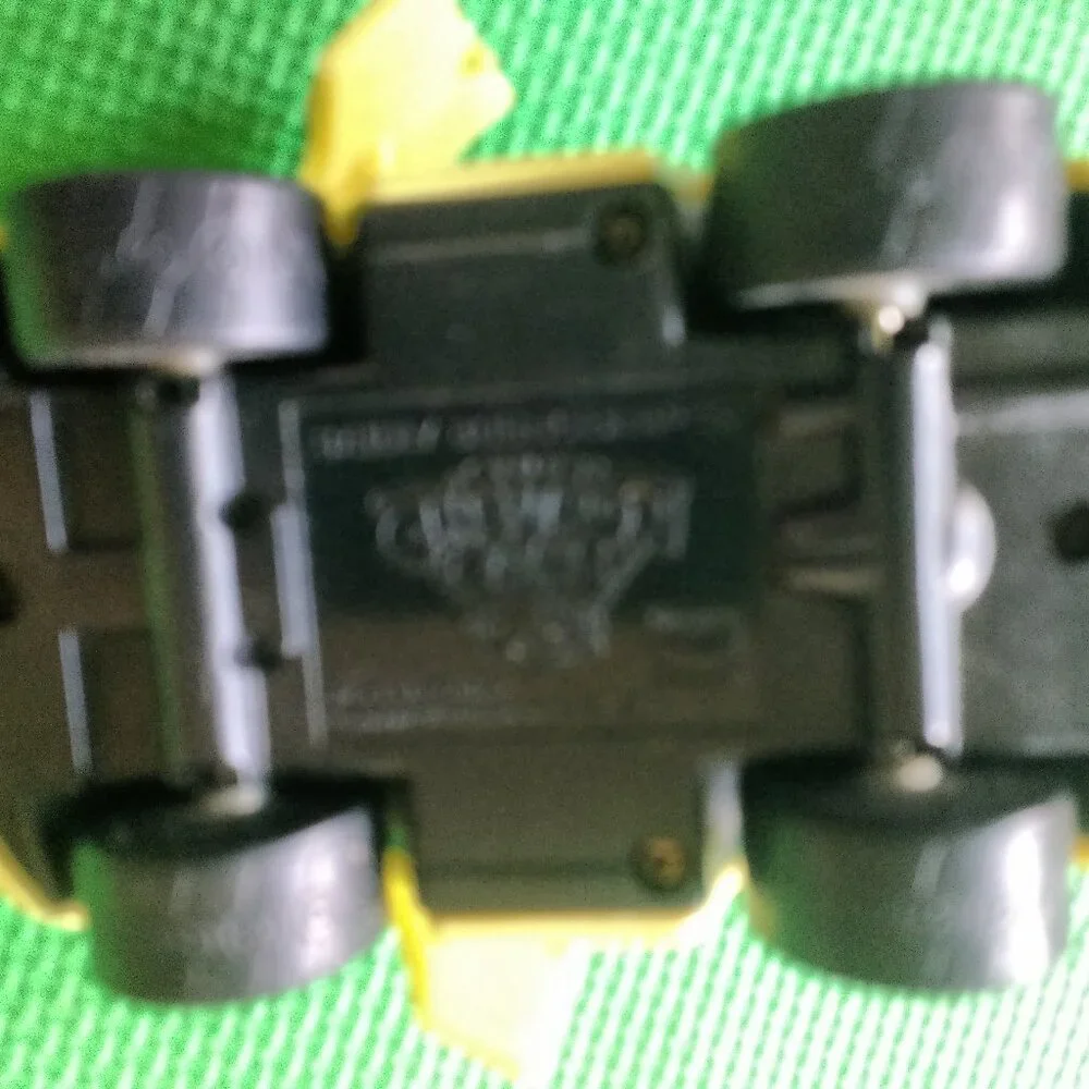 Chevron Yellow car Used in good condition